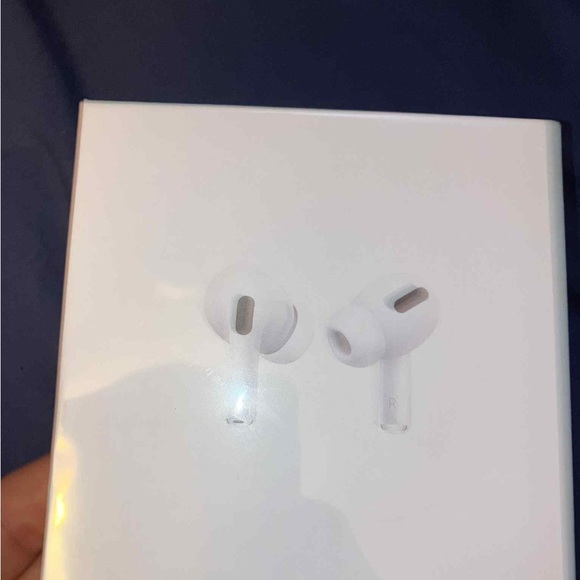 Apple AirPods Pro 2nd generation - Picture 1 of 5